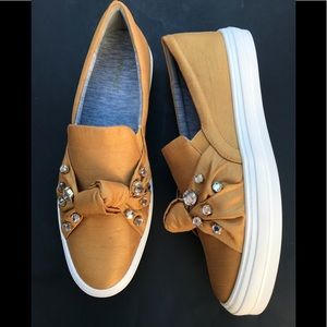 NINE WEST ORENDA WOMEN’S GOLD SNEAKERS